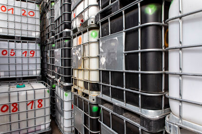 Stapel von IBC Containern