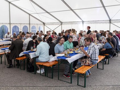 Festzelt Das Zelt war gut besucht